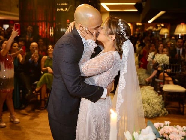 Estilista da filha de Zezé di Camargo entrega principal segredo do casamento e faz revelação