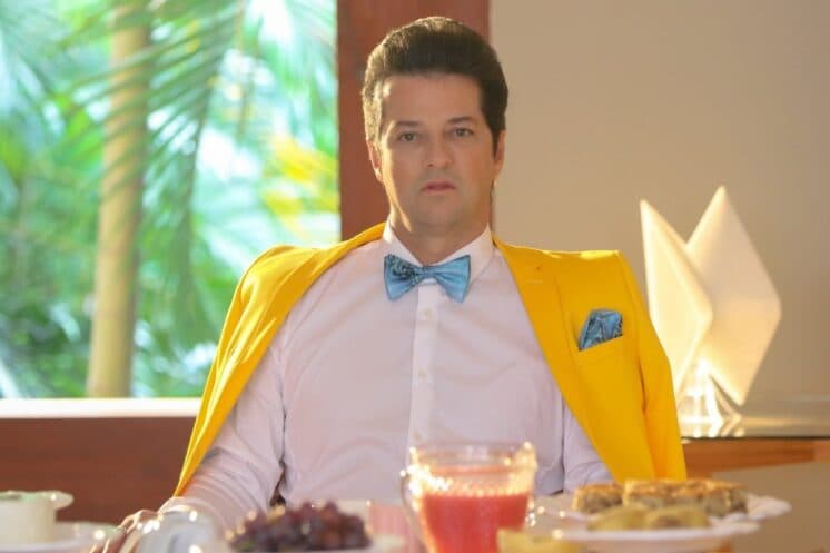 Marcelo Serrado aparece como apresentador do SBT em filme do Chacrinha; veja a foto