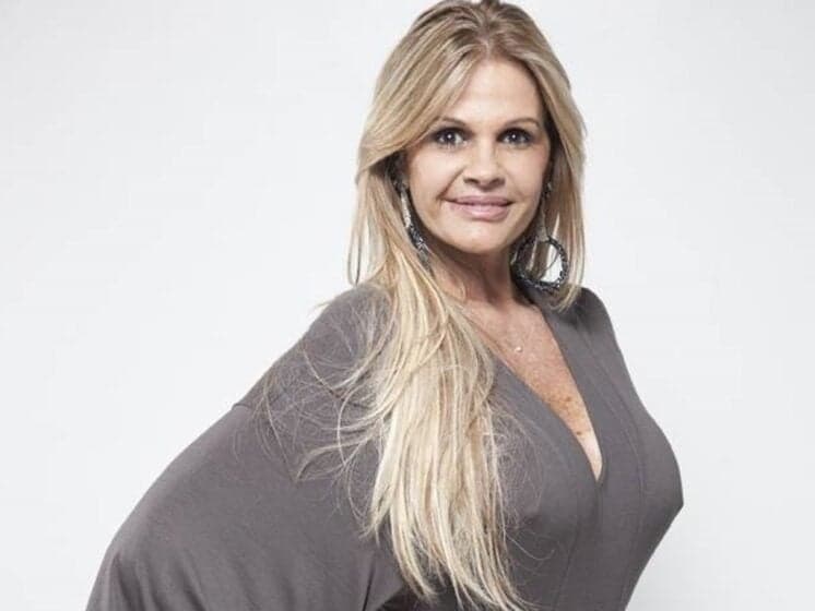 Namorada de Monique Evans se distancia dela e a loira toma atitude contra ausência