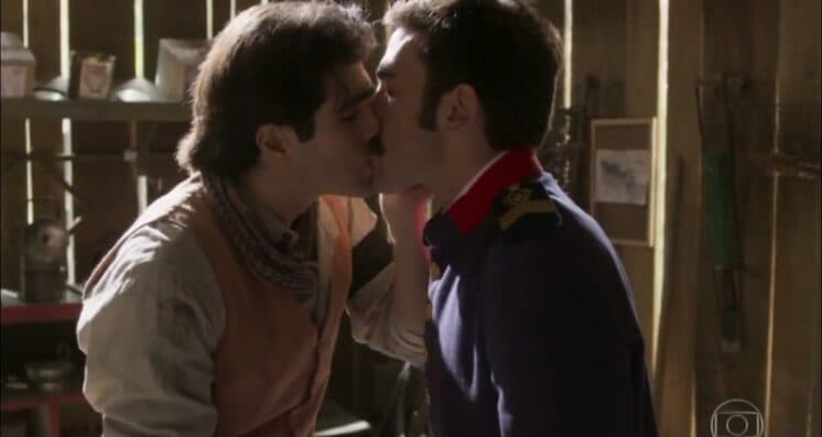 Após protagonizar beijo gay, Juliano Laham se pronuncia sobre o assunto e comemora