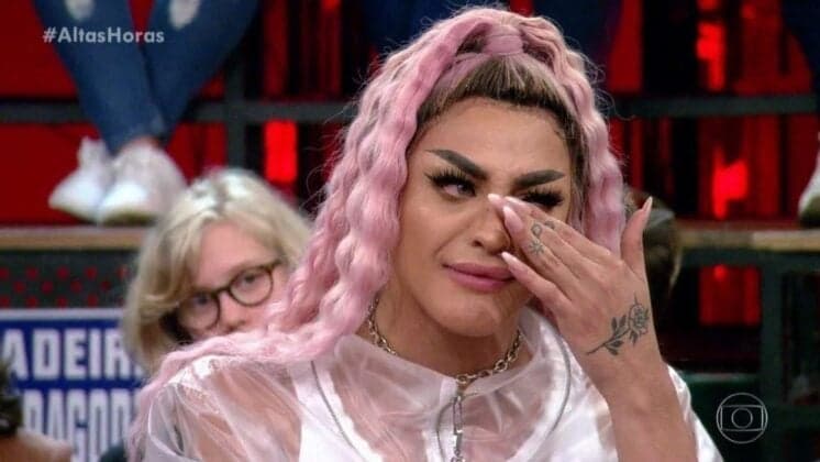 Pabllo Vittar faz revelação bombástica sobre a infância e cai no choro no Altas Horas