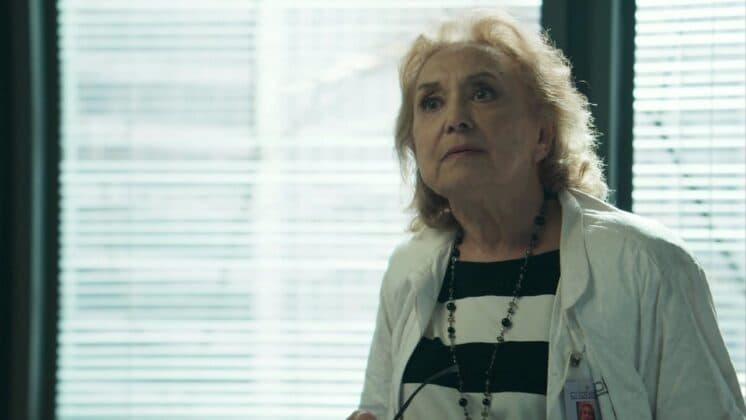 O Tempo Não Para: Petra é trancafiada por Amadeu para ser congelada