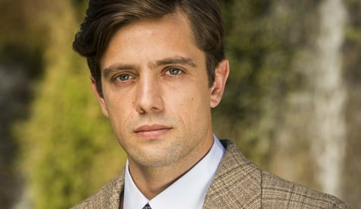 Mesmo sem muito tempo para descanso, Rafael Cardoso pediu para permanecer no elenco de Espelho da Vida