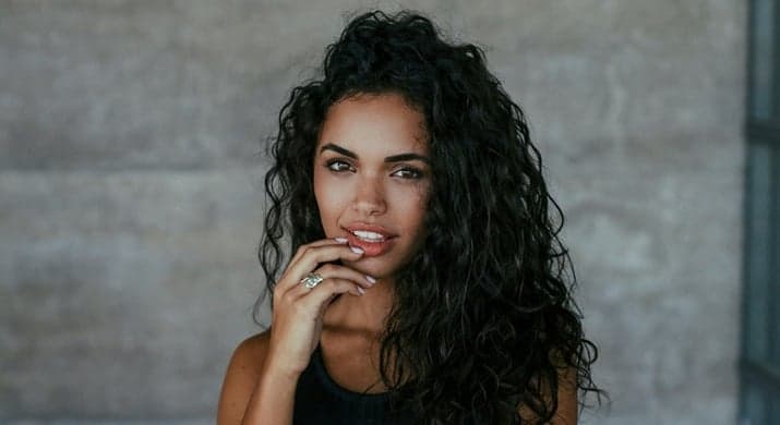 Giovana Cordeiro muda radicalmente o visual e impressiona fãs