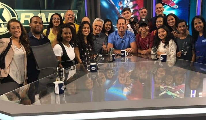 Chefão do Fox Sports tenta acalmar funcionários após notícia de que canais podem ser extintos no Brasil