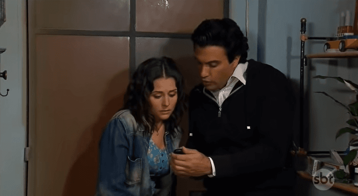SBT usa o 'facão' e promove show de cortes na novela mexicana Que Pobres Tão Ricos