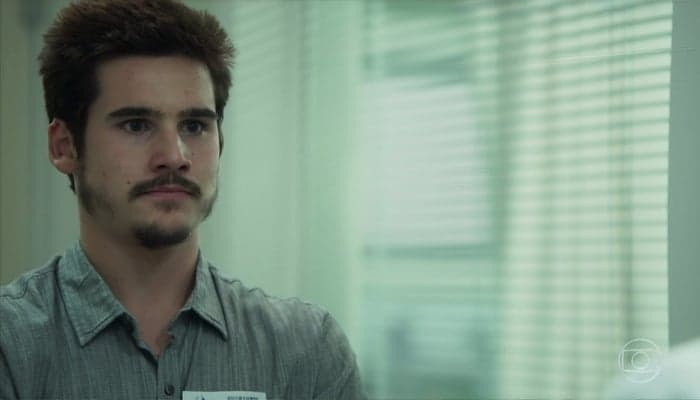 O Tempo Não Para: Samuca descobre plano de Amadeu: "É um homem perigoso"