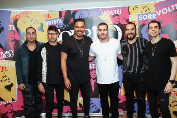 Após 6 meses afastado, Bruno Cardoso, vocalista do "Sorriso Maroto", faz retorno emocionante