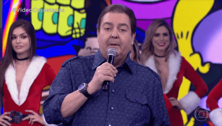 Após prometer e não cumprir, garotinha dá bronca em Faustão e apresentador brinca: "Quase fui demitido"