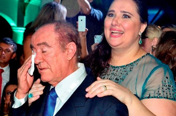 Discretos, Renato Aragão e esposa aparecem aprendendo algo novo e ela tira onda na internet
