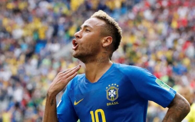 Em meio a polêmicas, Neymar comemora 10 anos de carreira, fala de erros e desabafa