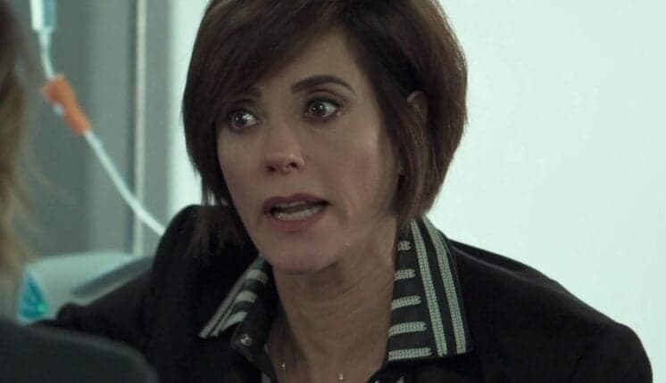 O Tempo Não Para: Carmen faz loucura, tira a roupa e faz aposta para salvar a empresa