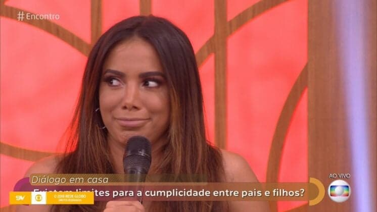 Anitta deixa o Brasil para temporada no exterior