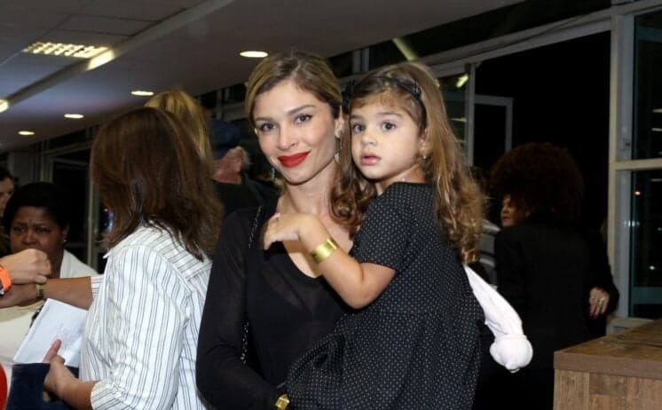 Atitude de Grazi Massafera surpreende e faz filha de 6 anos se emocionar