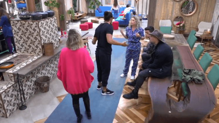 A Fazenda 10: Catia Paganote e João Zoli protagonizam barraco após roça: "Não grita, não!"