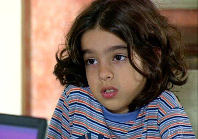 Ator mirim da Globo surge irreconhecível e beleza impressiona