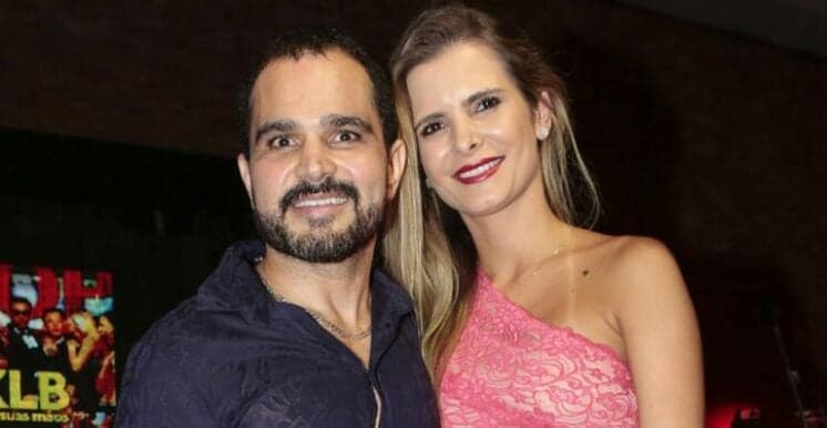 Longe da família, Luciano Camargo revela que está com saudade e posta foto da esposa e das filhas