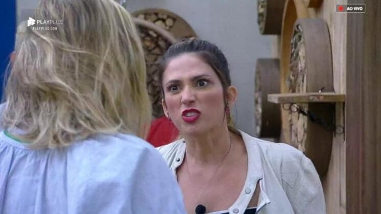 A Fazenda: Ana Paula e Nadja Pessoa brigam feio, se encostam e peoa dispara: "Não me toca''