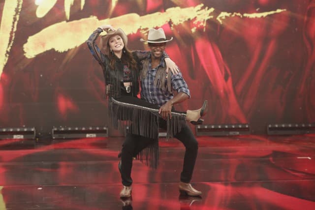Dança dos Famosos: Bia Arantes não se classifica, vai para a repescagem e público detona o quadro