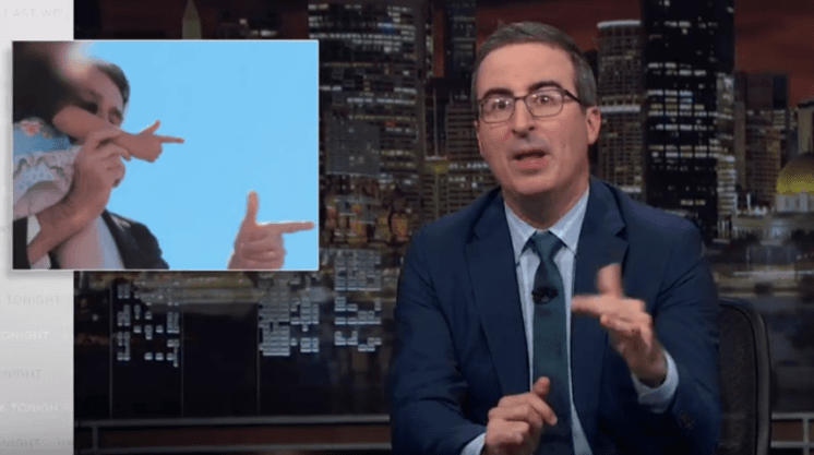 Apresentador norte-americano John Oliver faz programa sobre eleições no Brasil e se mostra preocupado com ascensão de Bolsonaro; veja o vídeo