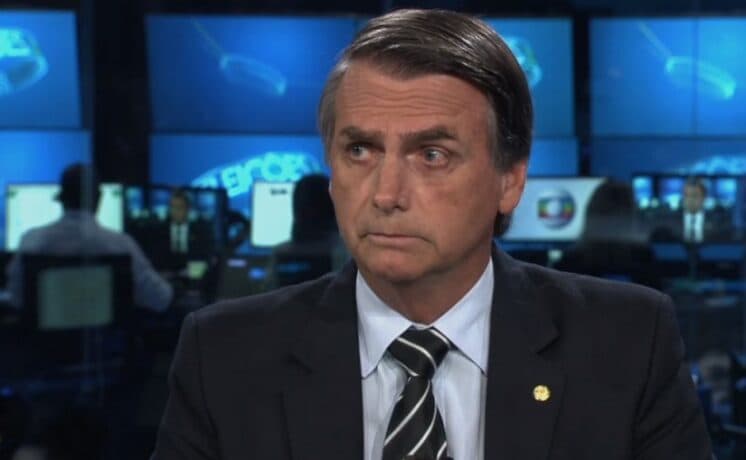 Bolsonaro não participa de debate na Globo, concede entrevista para a Record e repercute na web