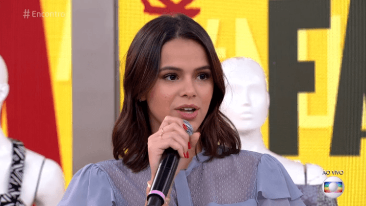 Bruna Marquezine viaja para se divertir e viver suposto romance em Noronha