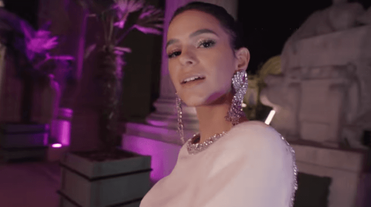Bruna Marquezine é flagrada em banheiro de aeroporto