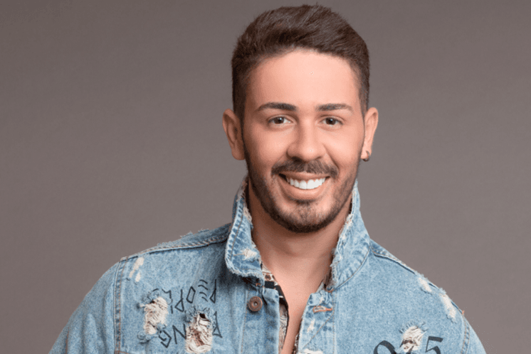 Carlinhos Maia abre o coração, revela namoro gay e se declara: "Meu eterno amor"
