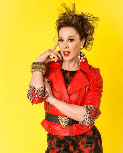 Claudia como a personagem Lidiane Pantera em Verão 90 (Foto: Reprodução)