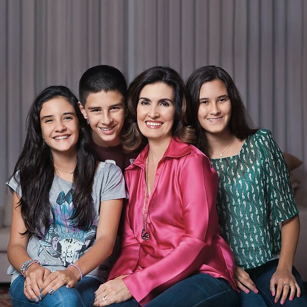 Prestes a completar 21 anos, filha de Fátima Bernardes com William Bonner muda o visual e choca seguidores