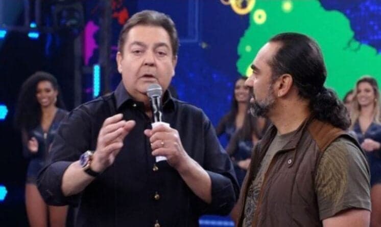 Web aponta indireta de Faustão para Silvio Santos
