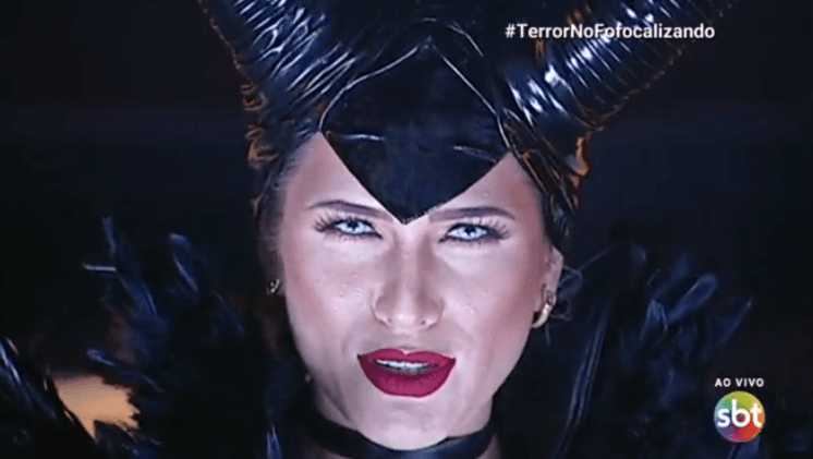 Apresentadores do Fofocalizando se fantasiam para edição de Halloween do programa