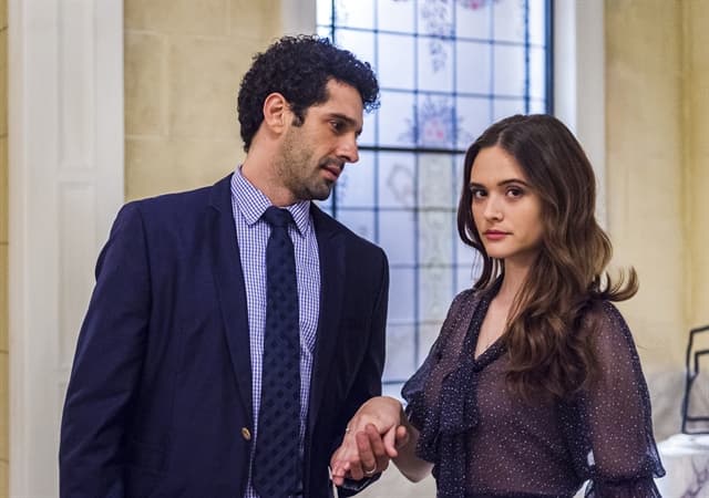 Emilio (João Baldasserini) e Marocas (Juliana Paiva) em O Tempo Não Para (Foto: Globo/Paulo Belote) Emilio (João Baldasserini) e Marocas (Juliana Paiva) em O Tempo Não Para (Foto: Globo/Paulo Belote)