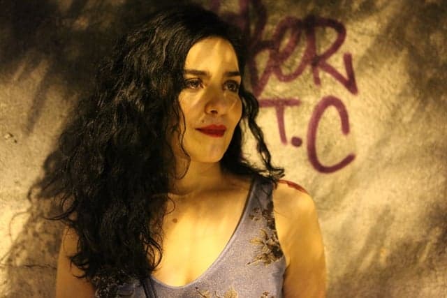 Carcereiros: Erika ajuda a desvendar um terrível esquema no último episódio da temporada
