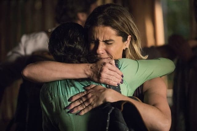 Segundo Sol: Luzia é enganada por Laureta e encontra Emily, sua falsa filha