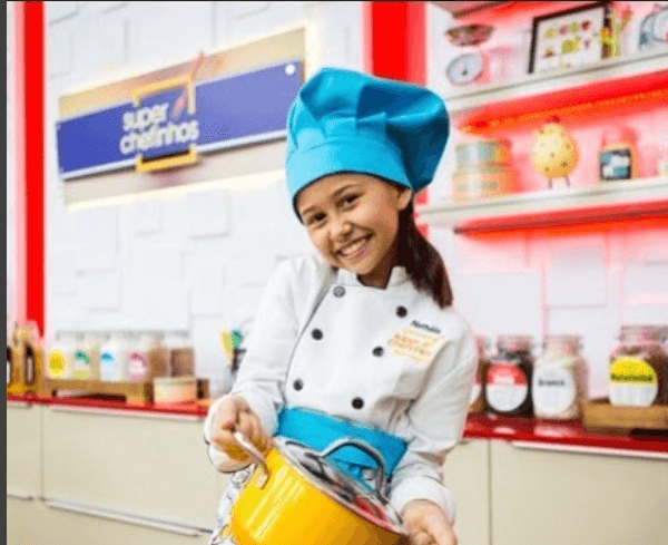 Atriz de Apocalipse comenta semifinal do Superchefinhos no Mais Você