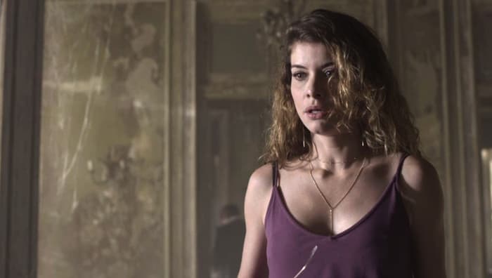 Espelho da Vida: Isabel apronta novamente e acaba fazendo uma grande descoberta sobre Júlia