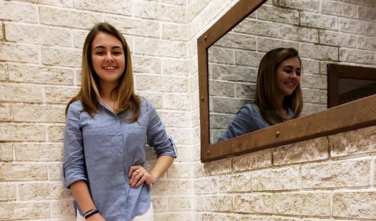 Klara Castanho completa 18 anos e faz declaração sobre o futuro