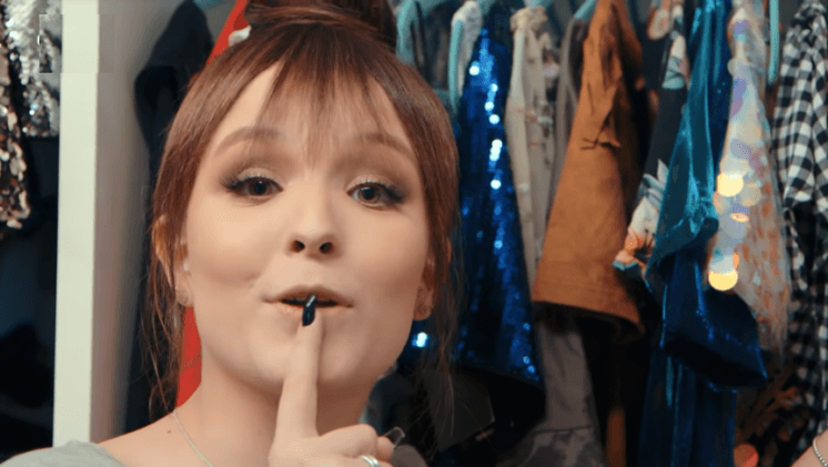 Larissa Manoela esclarece notícia de negociações com a Globo