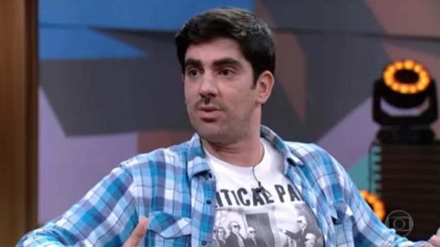 Marcelo Adnet esteve no Conversa com Bial (Imagem: Reprodução/Globo) Marcelo Adnet esteve no Conversa com Bial (Imagem: Reprodução/Globo)