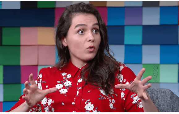 "Sumida" da TV, Monica Iozzi exibe novo visual ao publicar foto sem maquiagem