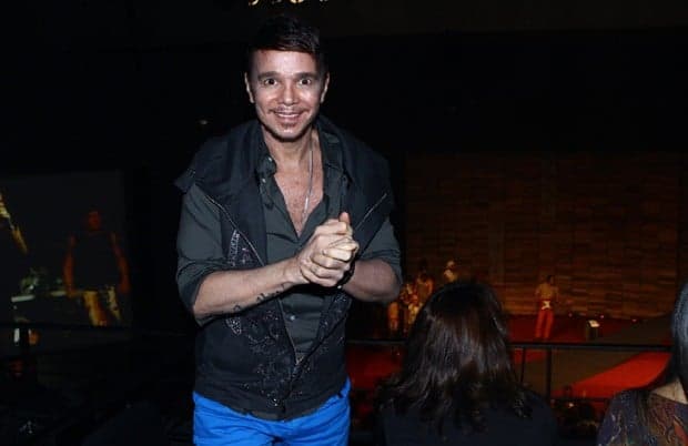 Após ser afastado dos palcos por dois anos, Netinho se recupera de grave doença, volta a fazer show e se emociona