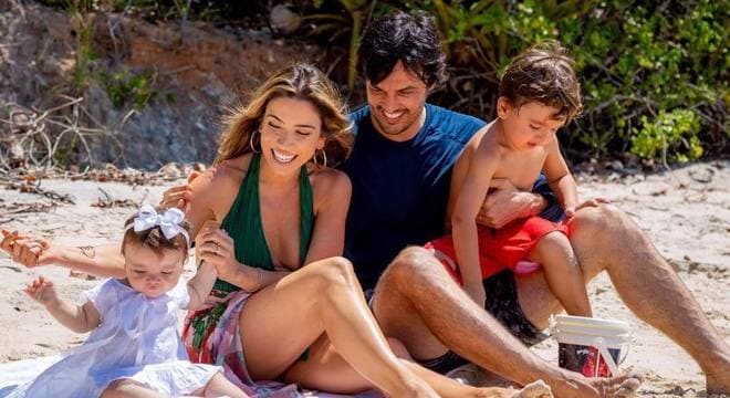 Patrícia Abravanel posta foto da filha e fãs ficam surpresos com semelhança