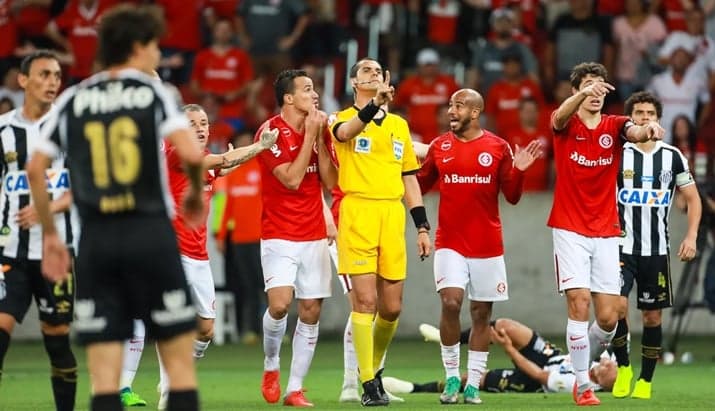 SporTV é criticado por adiar exibição de replay em lance polêmico de jogo do Brasileirão e Globo se pronuncia
