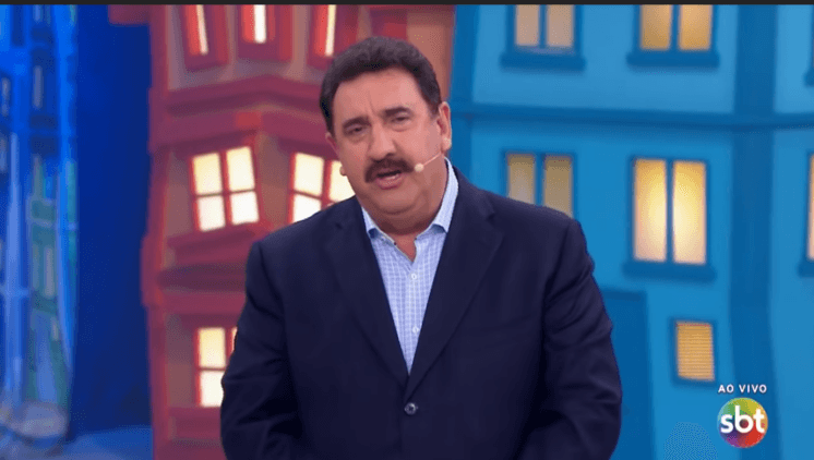 Ratinho publica vídeo misterioso onde parece maquiado e espanta por aparência diferente