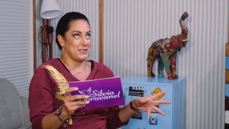 Silvia Abravanel é confundida por apresentador e toma atitude imediata