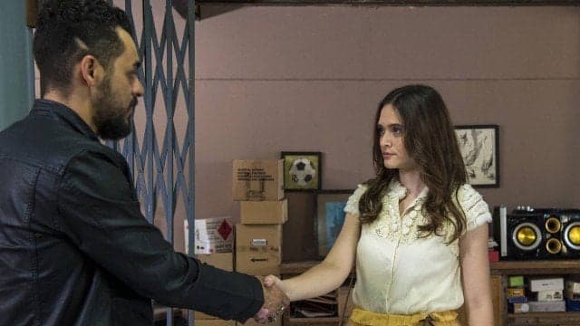 O Tempo Não Para: para salvar Dom Sabino e não casar, Marocas firma pacto com Barão