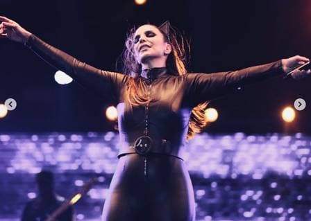 Fã invade palco de Ivete Sangalo durante show e cantora tem reação surpreendente