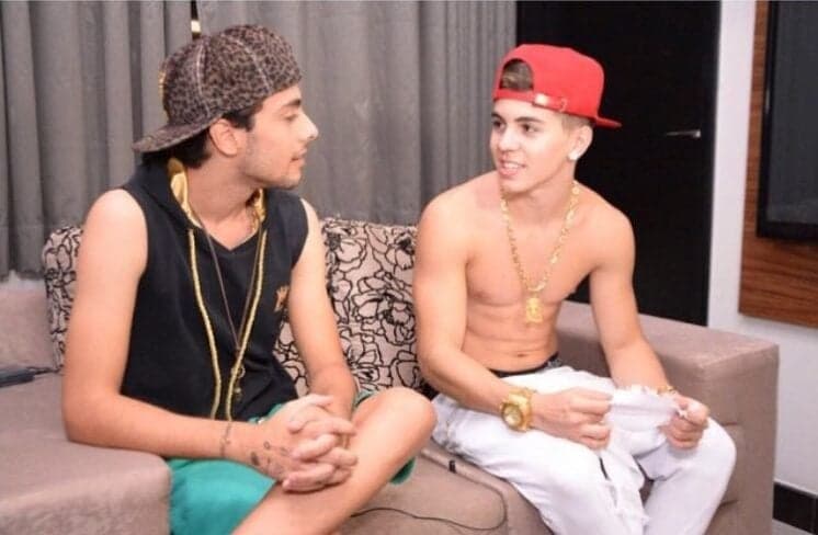 Jornalista gay revela que ficou com Biel e é ameaçado: "Vou te quebrar"