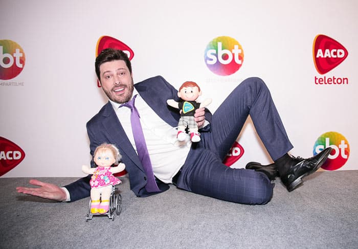 Danilo Gentili dispara contra críticos no Teleton e fala sobre teorias da conspiração contra o programa